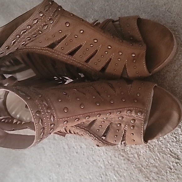 Brown wedge - Picture 2 of 5